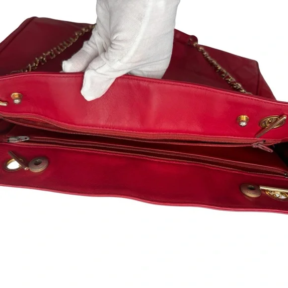 CHANEL Authentic Grand Shopping Tote (GST) in Red Leather — Iconic Shoulder Bag - Picture 4 of 10